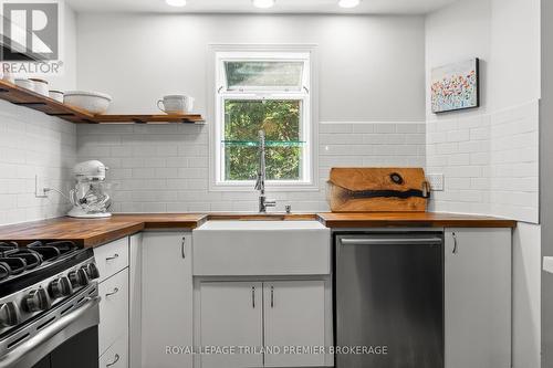 136 Langarth Street E, London, ON - Indoor Photo Showing Kitchen