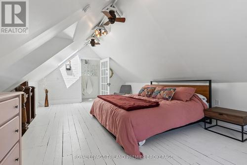 136 Langarth Street E, London, ON - Indoor Photo Showing Bedroom