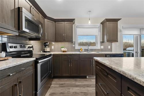 247 Leclerc Bay, St Adolphe, MB - Indoor Photo Showing Kitchen With Upgraded Kitchen