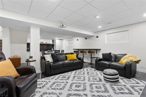 247 Leclerc Bay, St Adolphe, MB - Indoor Photo Showing Living Room