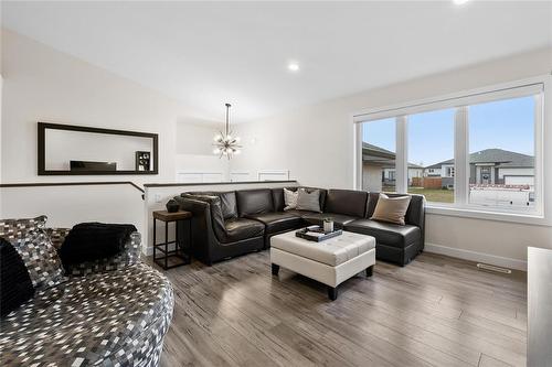 247 Leclerc Bay, St Adolphe, MB - Indoor Photo Showing Living Room