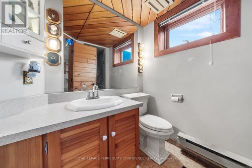 132 Meadowbank Road, Toronto, ON - Indoor Photo Showing Bathroom