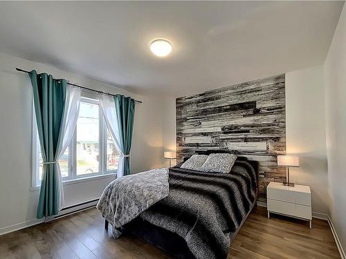 Chambre Ã Â coucher - 1850 Rue Nielsen, Longueuil (Saint-Hubert), QC - Indoor Photo Showing Bedroom