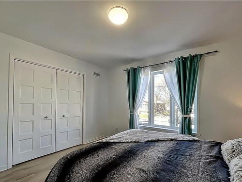 Chambre Ã Â coucher - 1850 Rue Nielsen, Longueuil (Saint-Hubert), QC - Indoor Photo Showing Bedroom