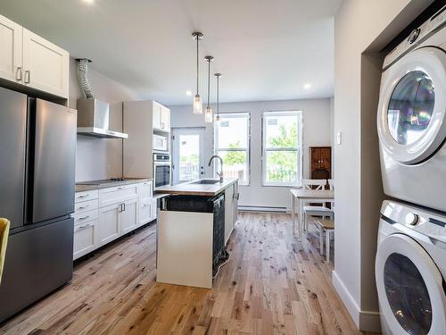 Cuisine - 5545 Rue Bannantyne, Montréal (Verdun/Île-Des-Soeurs), QC - Indoor Photo Showing Laundry Room