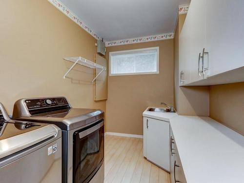 Salle de lavage - 23 111E Avenue O., Blainville, QC - Indoor Photo Showing Laundry Room