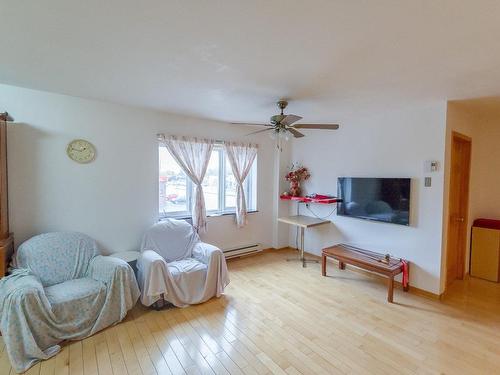 Family room - 5558  - 5564 Grande Allée, Longueuil (Saint-Hubert), QC - Indoor Photo Showing Living Room