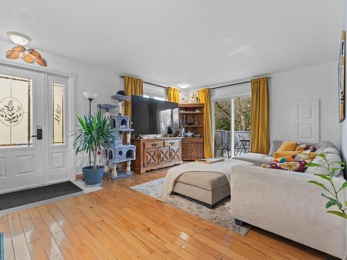 Salon - 24 Rue Paquette, Saint-Jean-Sur-Richelieu, QC - Indoor Photo Showing Living Room