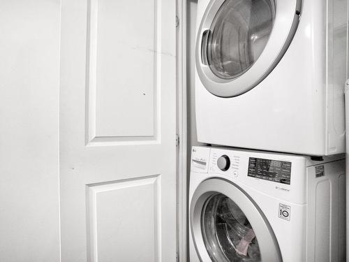 Salle de lavage - 230-1200 Rue St-Alexandre, Montréal (Ville-Marie), QC - Indoor Photo Showing Laundry Room