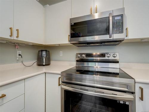 305-1028 Balmoral Rd, Victoria, BC - Indoor Photo Showing Kitchen