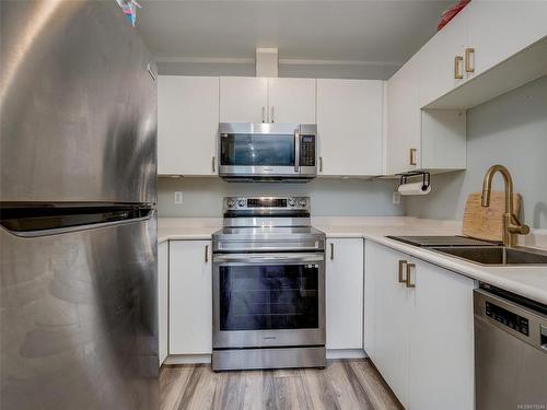 305-1028 Balmoral Rd, Victoria, BC - Indoor Photo Showing Kitchen With Stainless Steel Kitchen