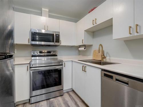 305-1028 Balmoral Rd, Victoria, BC - Indoor Photo Showing Kitchen With Stainless Steel Kitchen With Double Sink