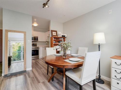 305-1028 Balmoral Rd, Victoria, BC - Indoor Photo Showing Dining Room