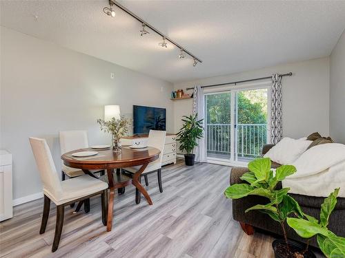 305-1028 Balmoral Rd, Victoria, BC - Indoor Photo Showing Dining Room