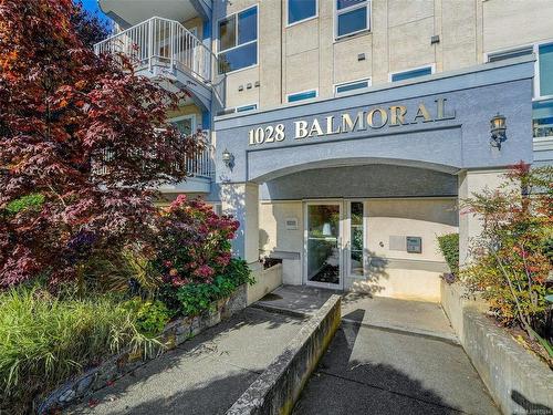 305-1028 Balmoral Rd, Victoria, BC - Outdoor With Balcony