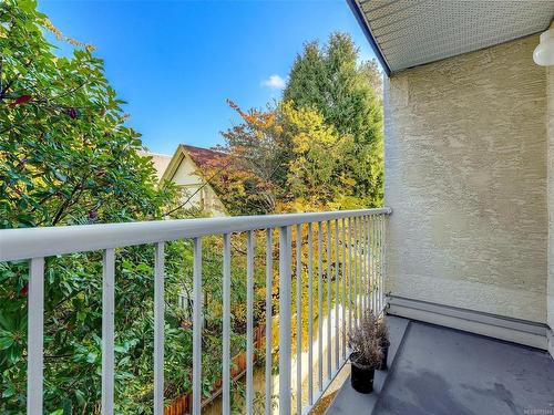 305-1028 Balmoral Rd, Victoria, BC - Outdoor With Balcony