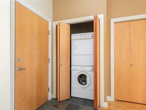 403-2676 Island Hwy South, Campbell River, BC - Indoor Photo Showing Laundry Room