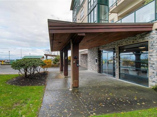 403-2676 Island Hwy South, Campbell River, BC - Outdoor