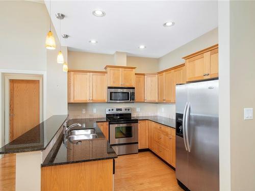 403-2676 Island Hwy South, Campbell River, BC - Indoor Photo Showing Kitchen With Double Sink