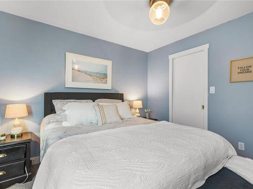 210-4701 Uplands Dr, Nanaimo, BC - Indoor Photo Showing Bedroom