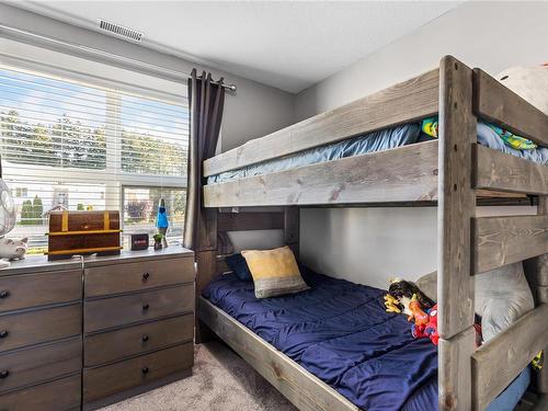 210-4701 Uplands Dr, Nanaimo, BC - Indoor Photo Showing Bedroom