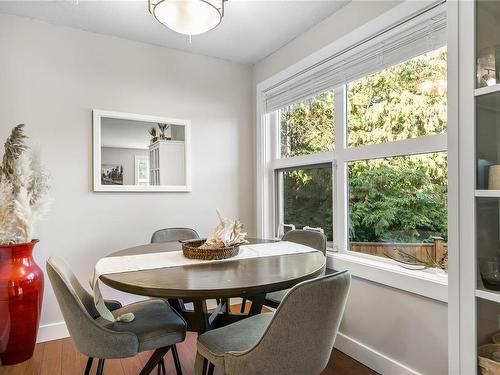 210-4701 Uplands Dr, Nanaimo, BC - Indoor Photo Showing Dining Room