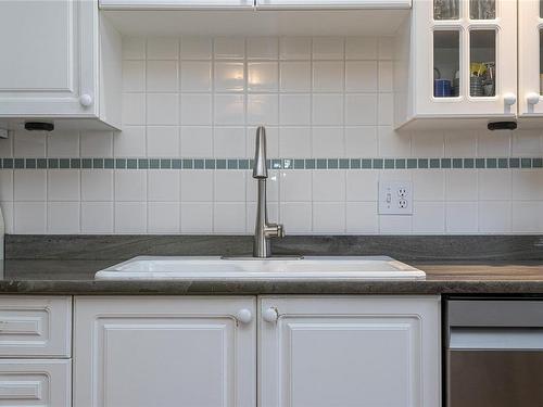 606-540 Stewart Ave, Nanaimo, BC - Indoor Photo Showing Kitchen With Upgraded Kitchen