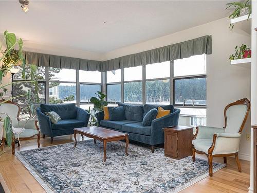 606-540 Stewart Ave, Nanaimo, BC - Indoor Photo Showing Living Room