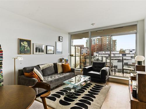 507-369 Tyee Rd, Victoria, BC - Indoor Photo Showing Living Room