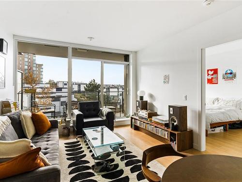 507-369 Tyee Rd, Victoria, BC - Indoor Photo Showing Living Room