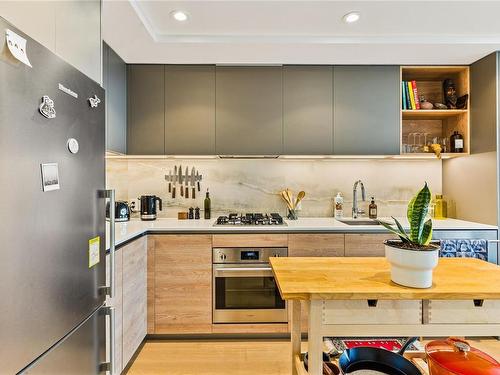 507-369 Tyee Rd, Victoria, BC - Indoor Photo Showing Kitchen