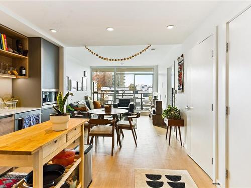 507-369 Tyee Rd, Victoria, BC - Indoor Photo Showing Dining Room