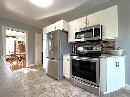 1401 Cuthbertson Place, Thunder Bay, ON - Indoor Photo Showing Kitchen