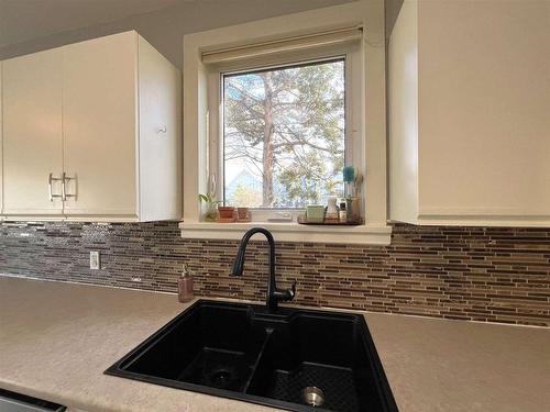 1401 Cuthbertson Place, Thunder Bay, ON - Indoor Photo Showing Kitchen