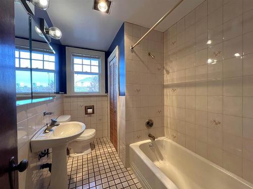 1401 Cuthbertson Place, Thunder Bay, ON - Indoor Photo Showing Bathroom