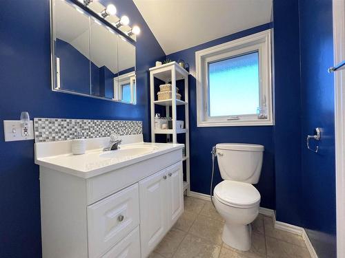 1401 Cuthbertson Place, Thunder Bay, ON - Indoor Photo Showing Bathroom