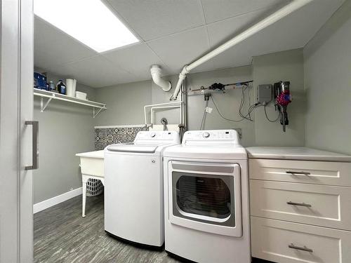 1401 Cuthbertson Place, Thunder Bay, ON - Indoor Photo Showing Laundry Room