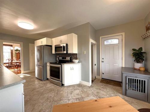 1401 Cuthbertson Place, Thunder Bay, ON - Indoor Photo Showing Kitchen