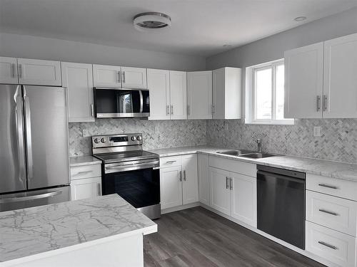 61 Stevens Avenue, Marathon, ON - Indoor Photo Showing Kitchen With Double Sink With Upgraded Kitchen