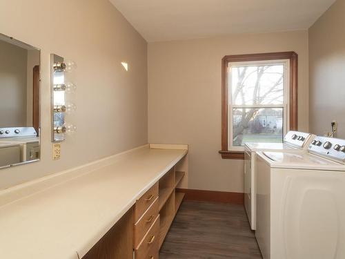 502 Mary Street E, Thunder Bay, ON - Indoor Photo Showing Laundry Room