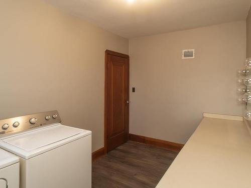 502 Mary Street E, Thunder Bay, ON - Indoor Photo Showing Laundry Room