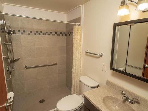 502 Mary Street E, Thunder Bay, ON - Indoor Photo Showing Bathroom