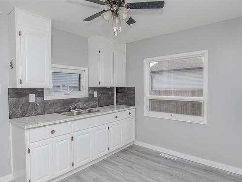 3250 Wilroy Avenue, Thunder Bay, ON - Indoor Photo Showing Kitchen With Double Sink