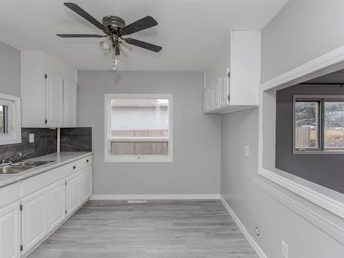 3250 Wilroy Avenue, Thunder Bay, ON - Indoor Photo Showing Kitchen With Double Sink