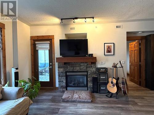 880 Dogwood Drive Unit# 105, Kimberley, BC - Indoor Photo Showing Living Room With Fireplace