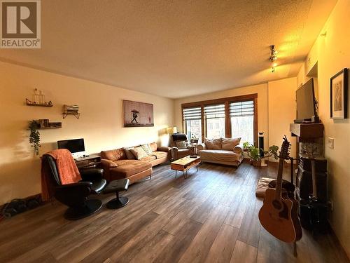 880 Dogwood Drive Unit# 105, Kimberley, BC - Indoor Photo Showing Living Room