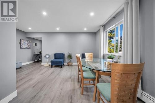 7365 Canada Way, Burnaby, BC - Indoor Photo Showing Dining Room