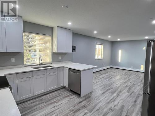 7365 Canada Way, Burnaby, BC - Indoor Photo Showing Kitchen