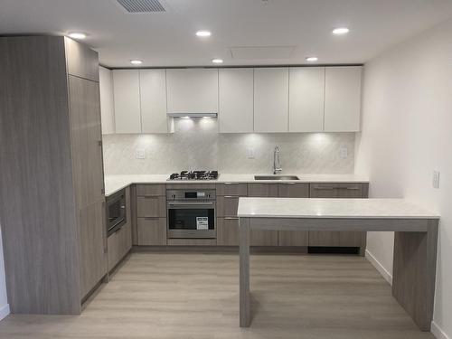 2501 10333 133 Street, Surrey, BC - Indoor Photo Showing Kitchen With Upgraded Kitchen