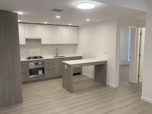 2501 10333 133 Street, Surrey, BC - Indoor Photo Showing Kitchen